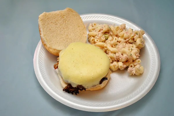 Cheeseburger with Macaroni Salad with Tuna — Stock Photo, Image