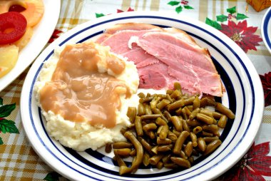 Jambon, patates ve yeşil fasulye Noel yemeği