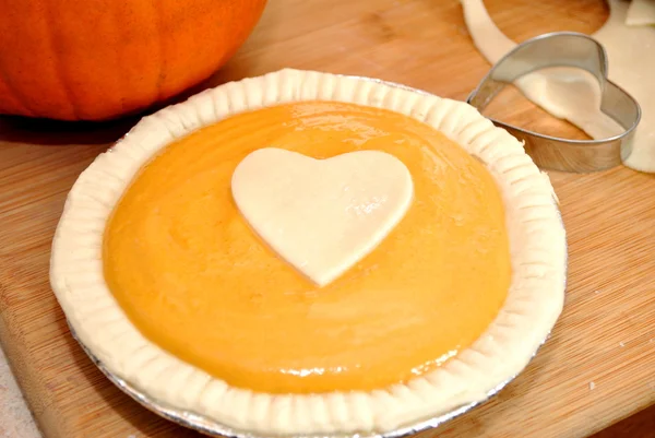 Préparation d'une tarte à la citrouille maison — Photo