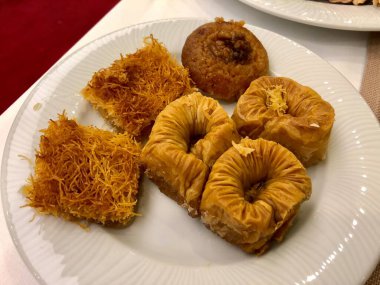 Türk tatlıları. Otel tamamen kapalı.