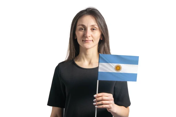 Glad ung vit flicka som håller Argentina flagga isolerad på en vit bakgrund — Stockfoto