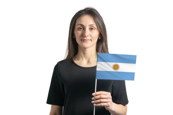 Feliz joven blanca sosteniendo bandera argentina aislada sobre un fondo blanco —  Fotos de Stock