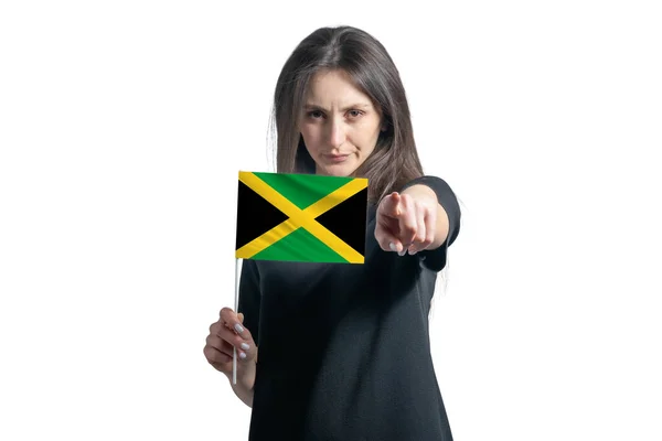 Gelukkige Jonge Blanke Vrouw Met Vlag Van Jamaica Wijst Naar — Stockfoto