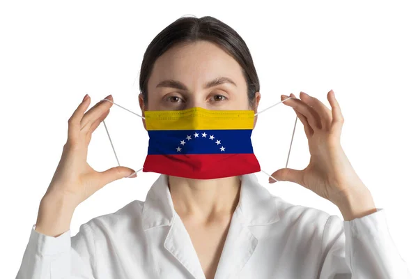 Αναπνευστής Σημαία Της Βενεζουέλας Γιατρός Βάζει Ιατρική Μάσκα Προσώπου Απομονώνονται — Φωτογραφία Αρχείου