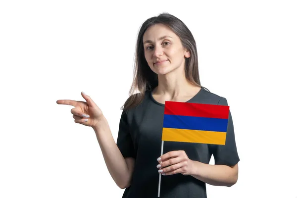 Glad Ung Vit Kvinna Som Håller Flaggan Armenien Och Pekar — Stockfoto