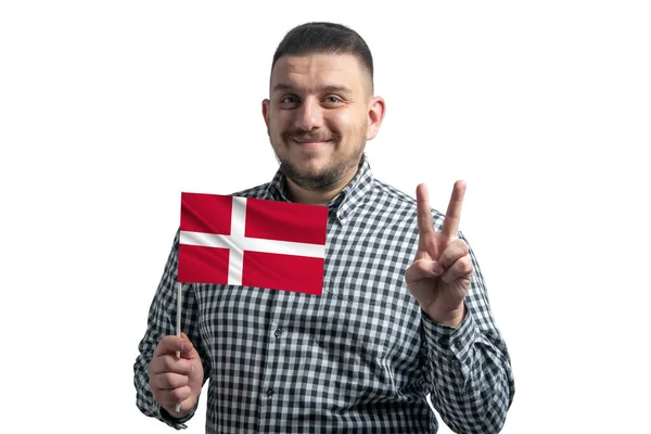 Vit Kille Som Håller Flagga Danmark Och Visar Två Fingrar — Stockfoto