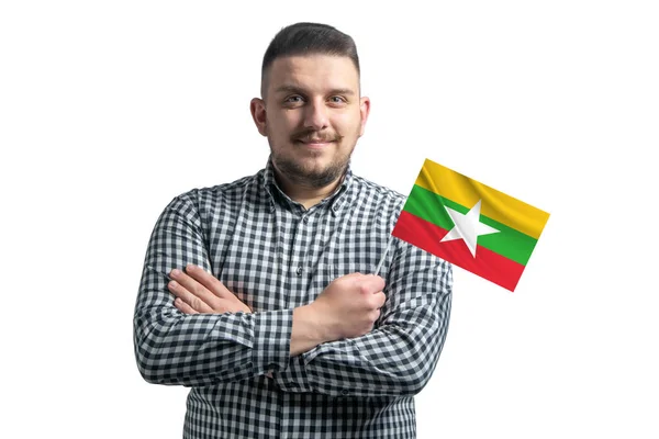 Λευκός Άντρας Σημαία Μιανμάρ Χαμογελά Σίγουρος Σταυρωμένα Χέρια Απομονωμένος Λευκό — Φωτογραφία Αρχείου