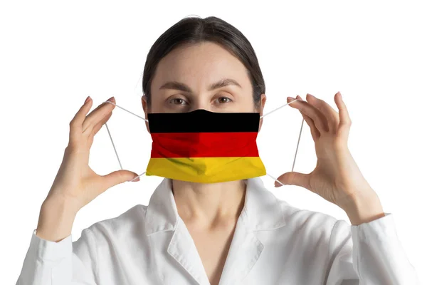 Ademhalingsapparaat Met Vlag Van Duitsland Doctor Zet Medische Masker Geïsoleerd — Stockfoto