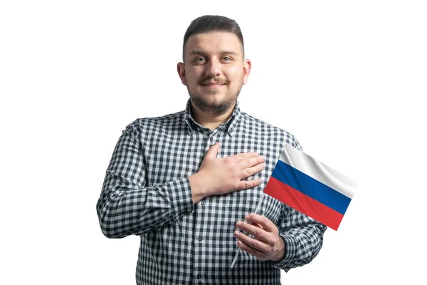 Білий Хлопець Тримає Прапор Росії Тримає Руку Своєму Серці Ізольованою — стокове фото