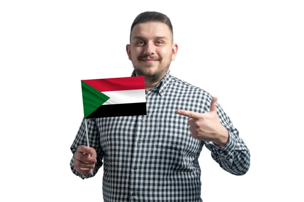 Weißer Typ Mit Einer Flagge Des Sudan Und Zeigt Mit — Stockfoto