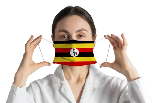 Respirador Com Bandeira Uganda Doutor Coloca Máscara Facial Médica Isolada — Fotografia de Stock