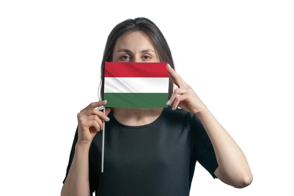 Happy Młoda Biała Kobieta Trzyma Flagę Węgry Flagi Zakrywa Jej — Zdjęcie stockowe