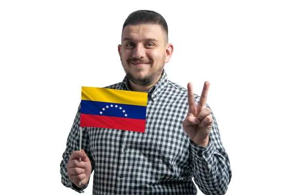 拿着委内瑞拉国旗的白人在白色背景上伸出两根手指 — 图库照片