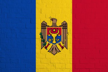 Moldova bayrağı. Moldova bayrağının tuğla duvar dokusu.