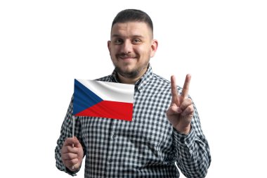 Çek Cumhuriyeti bayrağı taşıyan beyaz bir adam beyaz arka planda iki parmak izole edilmiş..