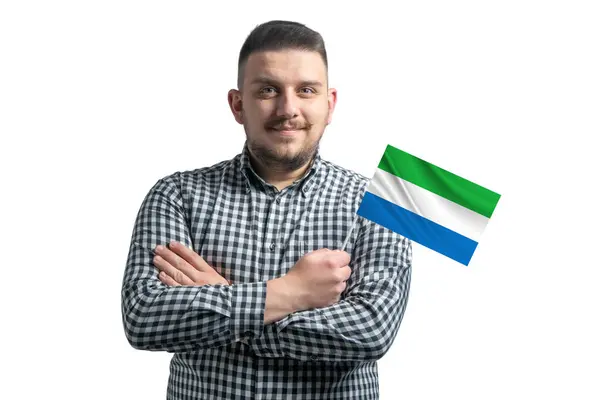 Weißer Mann Mit Einer Flagge Von Sierra Leone Lächelt Selbstbewusst — Stockfoto