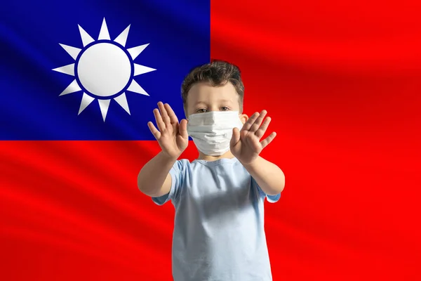 Little White Boy Protective Mask Background Flag Republic China Makes — Stock Photo, Image