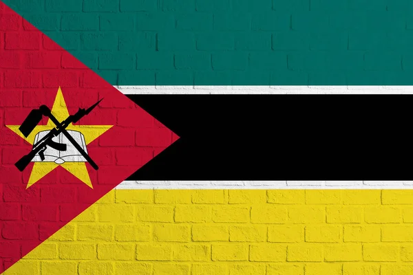 モザンビークの国旗 モザンビークの国旗のレンガ壁の質感 — ストック写真