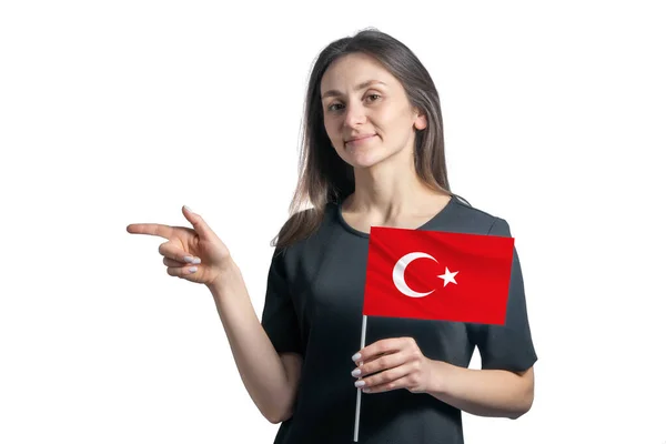 Gelukkige Jonge Blanke Vrouw Met Vlag Turkije Wijst Naar Links — Stockfoto