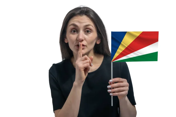 Gelukkige Jonge Blanke Vrouw Met Vlag Van Seychellen Houdt Een — Stockfoto