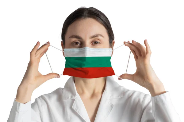 Bulgaristan Bayrağı Taşıyan Solunum Cihazı Beyaz Arka Planda Izole Edilmiş — Stok fotoğraf