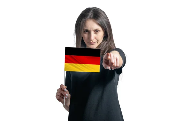 快乐的年轻白人女子举着德国国旗 站在他面前 与白人隔离开来 — 图库照片