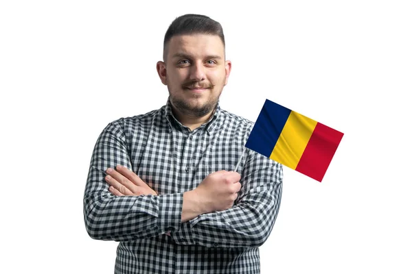 Blanke Man Met Een Vlag Van Tsjaad Glimlachend Vol Vertrouwen — Stockfoto