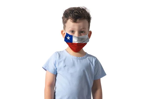 Légzőkészülék Chilei Zászlóval Fehér Fiú Tesz Orvosi Arc Maszk Elszigetelt — Stock Fotó