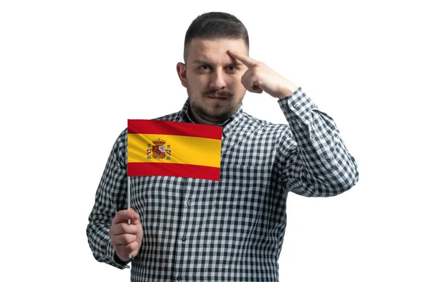 白い背景に隔離された頭の上にスペインの旗と指を持つ白い男が寺院に触れる — ストック写真