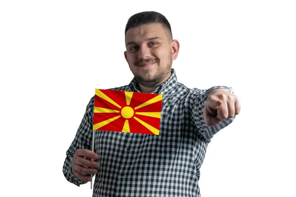 Білий Хлопець Тримає Прапор Північної Македонії Вказує Вперед Ізольований Білому — стокове фото