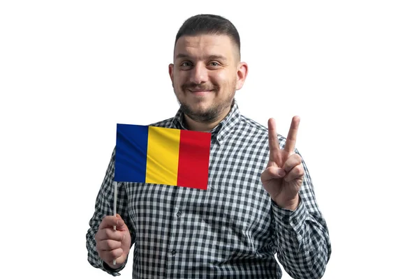 Blanke Man Met Een Vlag Van Roemenië Toont Twee Vingers — Stockfoto