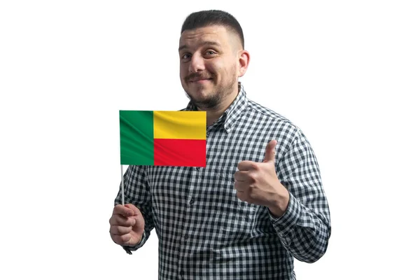 Weißer Typ Mit Einer Flagge Von Benin Und Zeigt Die — Stockfoto