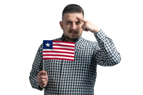 Bílý Muž Drží Vlajku Libérie Prst Dotýká Chrámu Hlavě Izolované — Stock fotografie