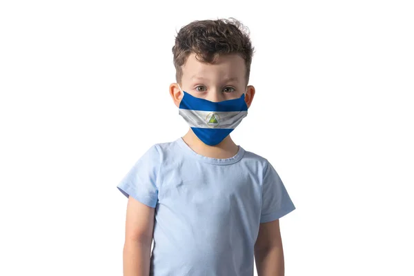 Respirador Com Bandeira Nicarágua Branco Menino Coloca Médico Máscara Facial — Fotografia de Stock