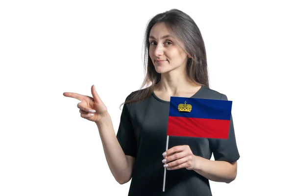 Jovem Mulher Branca Feliz Segurando Bandeira Liechtenstein Aponta Para Esquerda — Fotografia de Stock