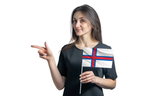 Glückliche Junge Weiße Frau Mit Färöer Flagge Und Zeigt Nach — Stockfoto