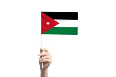 Ürdün bayrağını tutan güzel bir kadın, beyaz arka planda izole edilmiş..