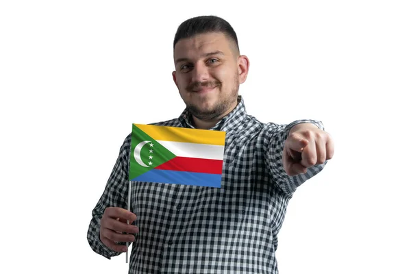 Hombre Blanco Sosteniendo Una Bandera Comoras Apunta Hacia Adelante Frente — Foto de Stock