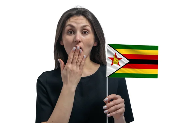 Glad Ung Vit Kvinna Som Håller Flaggan Zimbabwe Och Täcker — Stockfoto