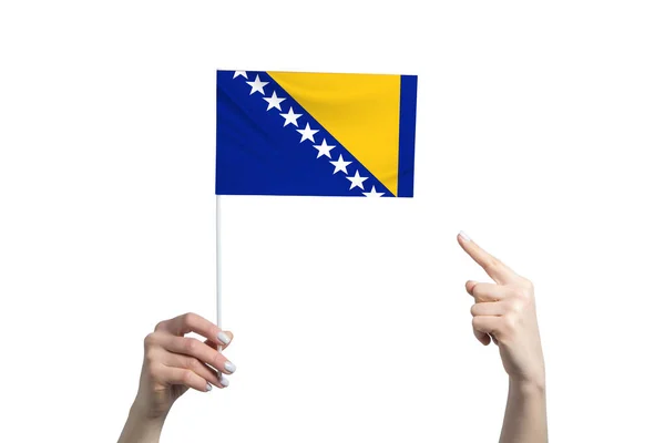 Una Hermosa Mano Femenina Sostiene Una Bandera Bosnia Herzegovina Que — Foto de Stock