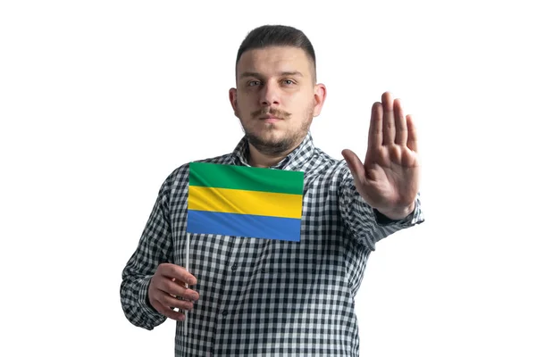 Blanke Man Met Een Vlag Van Gabon Een Serieus Gezicht — Stockfoto