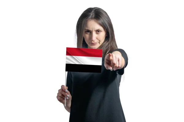 Jovem Mulher Branca Feliz Segurando Bandeira Iêmen Aponta Para Frente — Fotografia de Stock