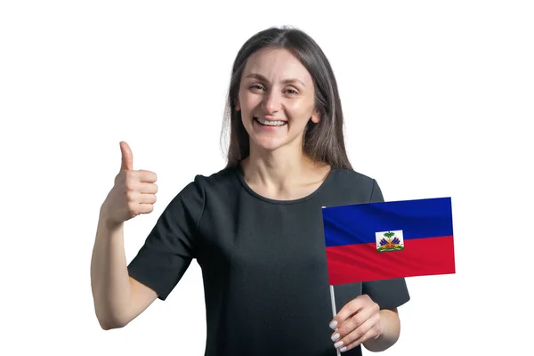 Glad Ung Vit Kvinna Som Håller Flaggan Haiti Och Visar — Stockfoto
