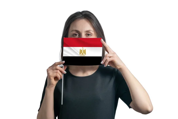Boldog Fiatal Fehér Kezében Zászló Egyiptom Zászló Eltakarja Arcát Vele — Stock Fotó
