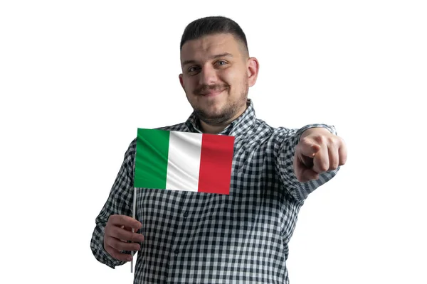 一个拿着意大利国旗的白人站在他前面 被白色的背景隔开 — 图库照片