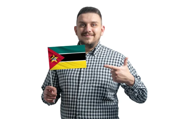 White Guy Holding Flag Mozambique Points Finger Other Hand Flag — Stock Photo, Image