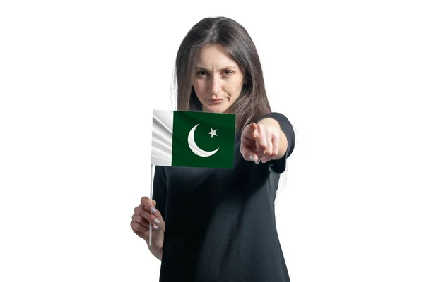 Gelukkige Jonge Blanke Vrouw Met Vlag Van Pakistan Wijst Naar — Stockfoto