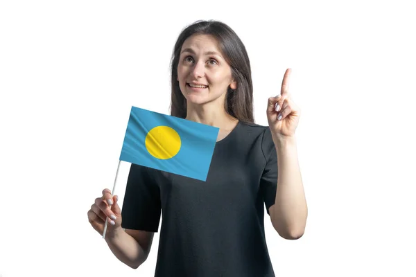 Feliz Joven Mujer Blanca Sosteniendo Bandera Palaos Señala Los Pulgares —  Fotos de Stock