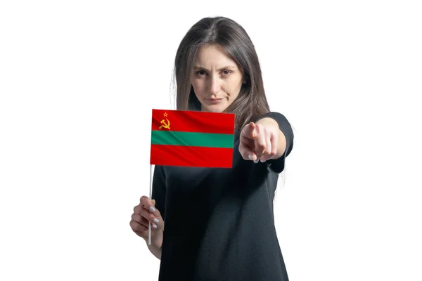 Szczęśliwa Młoda Biała Kobieta Trzyma Flagę Naddniestrza Wskazuje Przed Nim — Zdjęcie stockowe