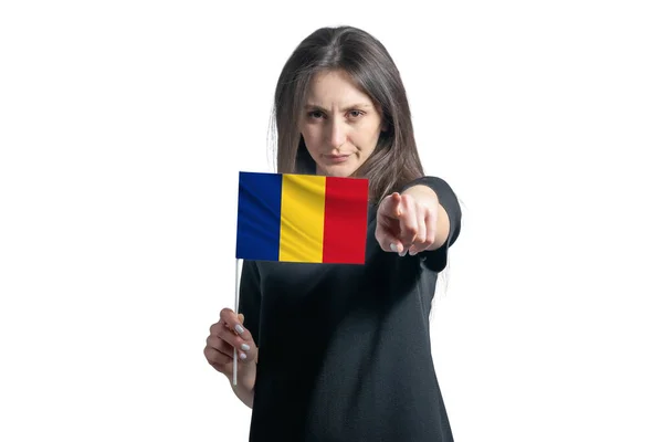 Gelukkige Jonge Blanke Vrouw Met Vlag Van Roemenië Wijst Naar — Stockfoto